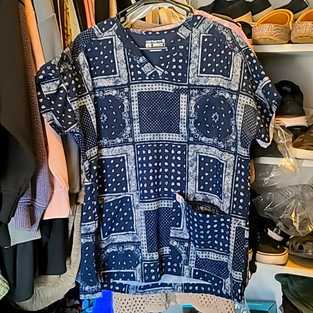 Carhartt modern fit scrub tip size medium